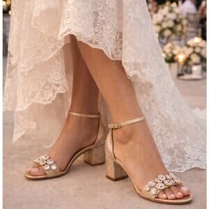 New Badgley Mischka Gold Leather Embellished Chunky Heels Ankle Strap Size 6